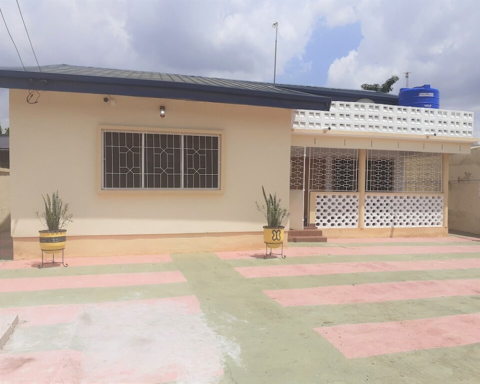Apartment Lovely 3-bedroom Vacation Home in Kumasi