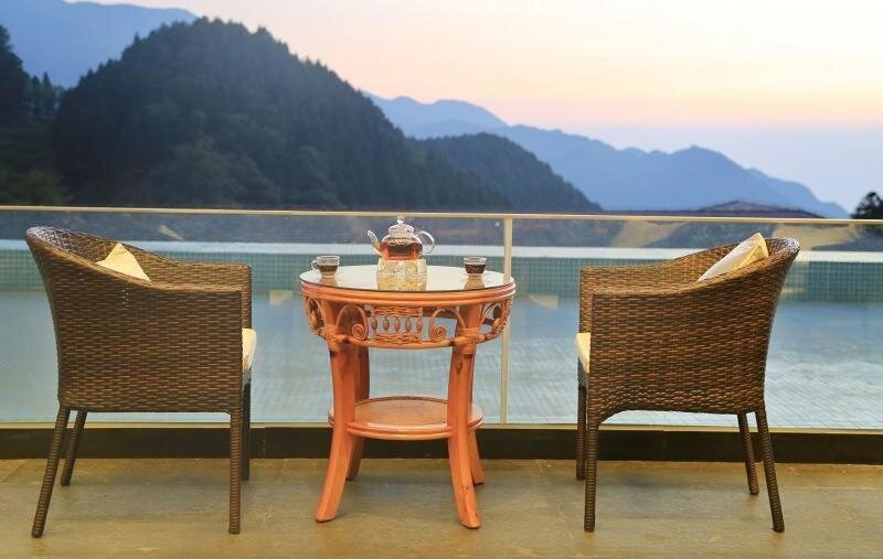 Люкс с видом на горы Howard Johnson Huaihai Resort Lushan