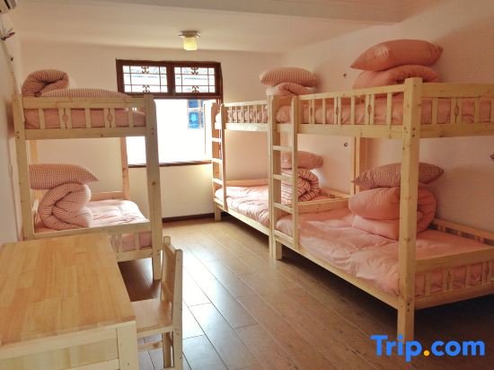 Кровать в общем номере (женский номер) Guoke Lvren Youth Hostel