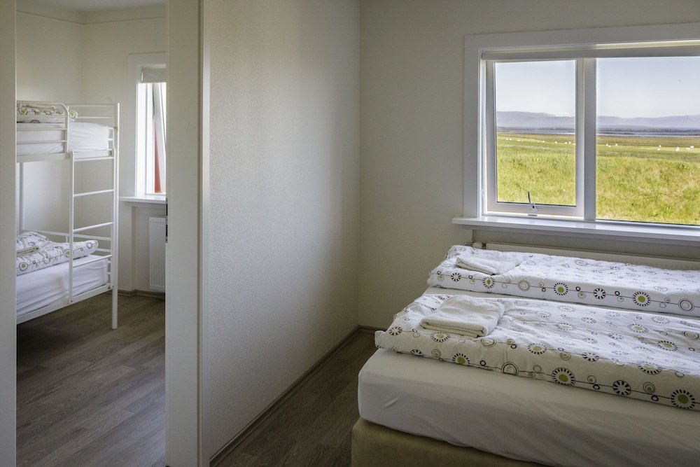 Четырёхместный семейный номер Standard с 2 комнатами с видом на горы Reykhólar Hostel