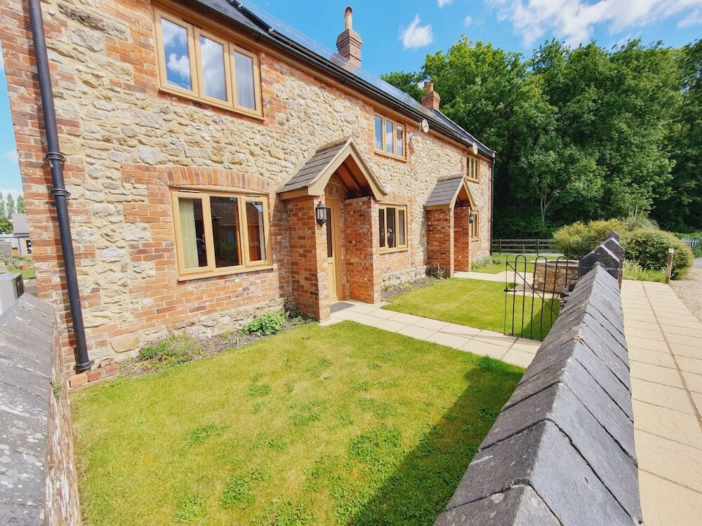 Family Cottage The Victorian Barn, Self-Catering Holidays with Pool and Hot Tubs, Dorset