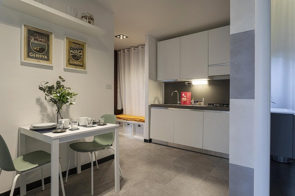 Apartment Dante 9 in Genova With 1 Bedrooms and 1 Bathrooms