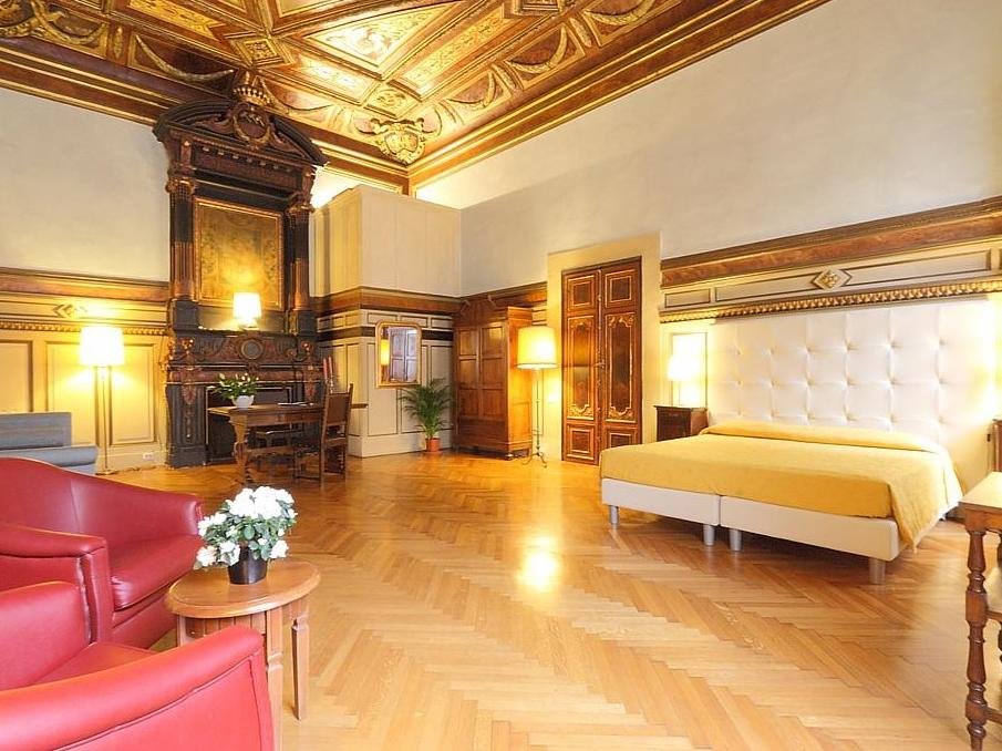 Кровать в общем номере с видом на реку Hotel Bretagna Heritage - Alfieri Collezione