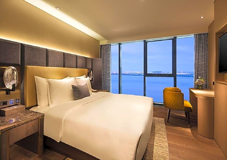 Deluxe Double room with ocean view Grand Bay Hotel Zhuhai