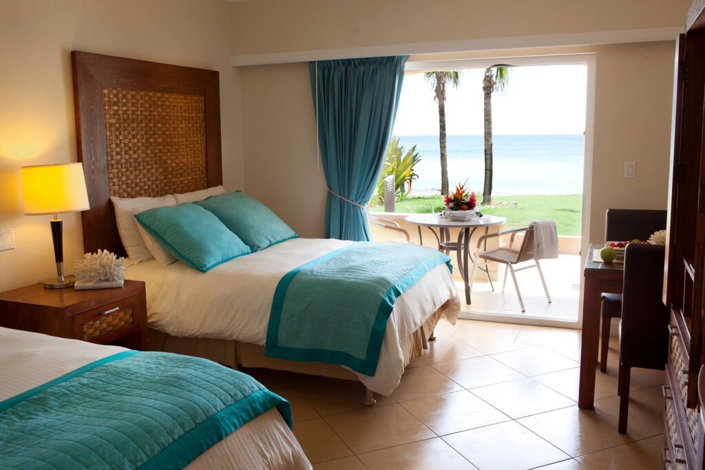 Двухместный номер Standard beachfront Divi Little Bay Beach Resort
