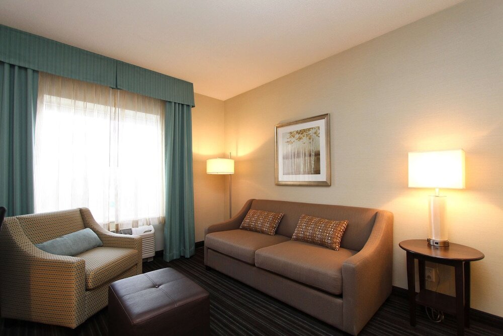 Люкс Hampton Inn & Suites by Hilton St. John's Airport