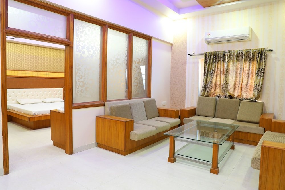 Люкс Luxury Hotel Panigrahan