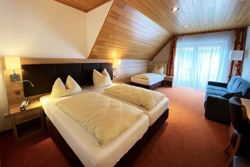 Standard Dreier Zimmer mit Balkon Hotel Herbstein