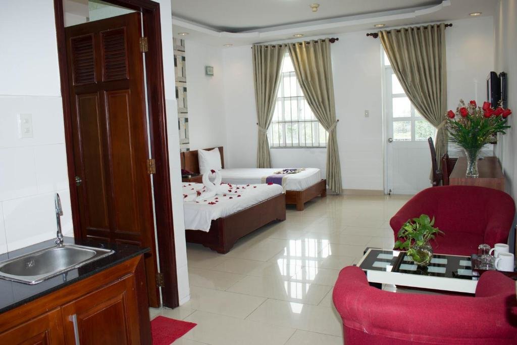 Habitación familiar Estándar con balcón Hoa Phat Hotel & Apartment