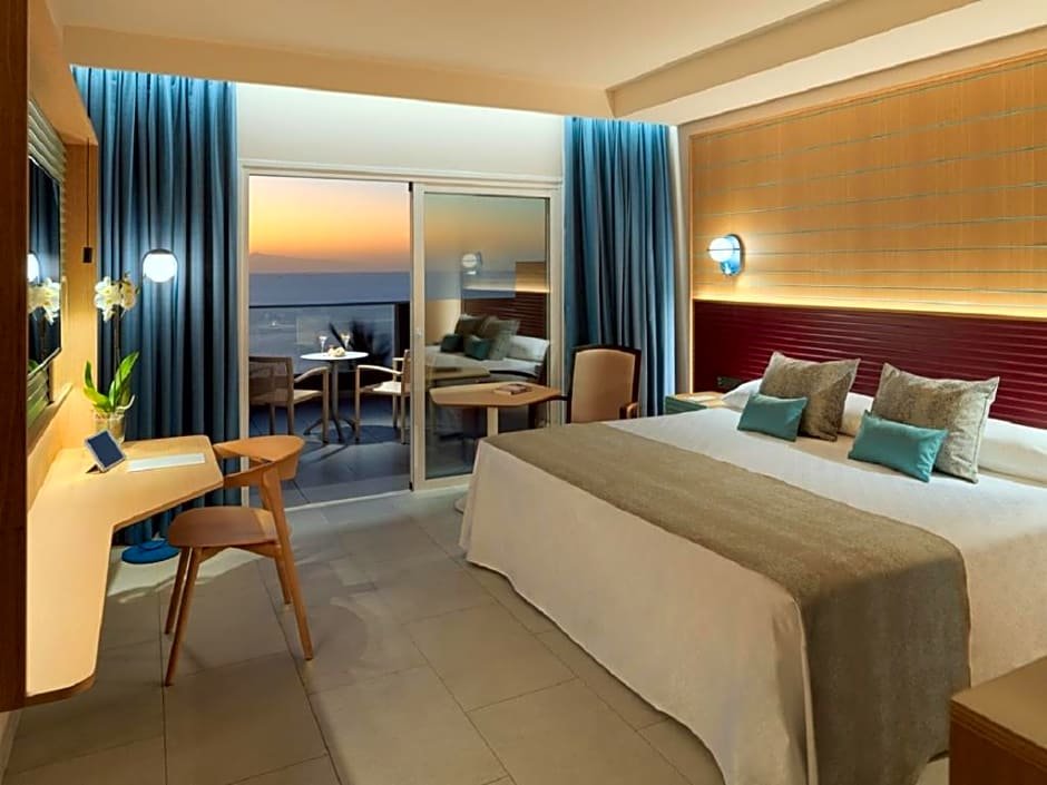 Suite junior con vista al mar Adrián Hoteles Roca Nivaria