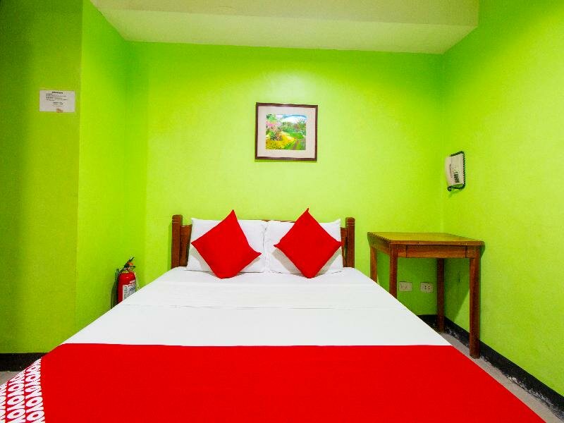 Standard Double room OYO 677 Roseate Pensione