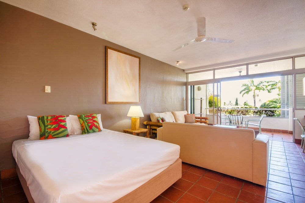 Семейные апартаменты Standard Club Tropical Resort with Onsite Reception & Check In