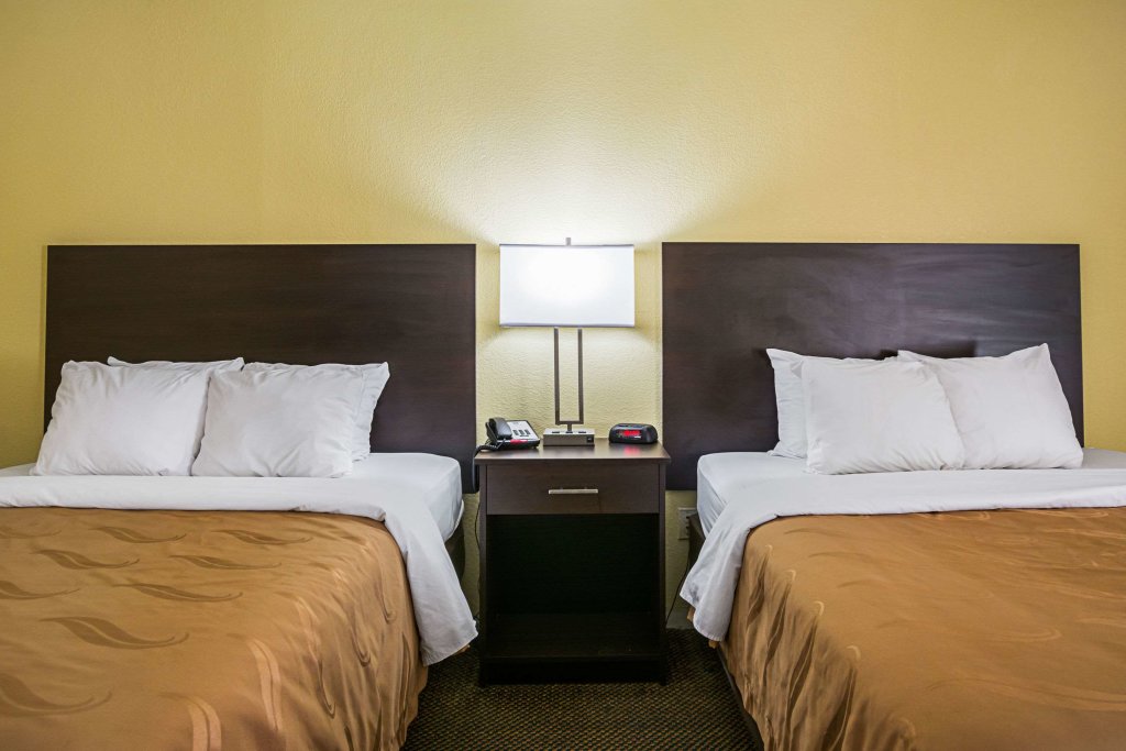 Standard Quadruple room Quality Inn & Suites Greensburg I-74