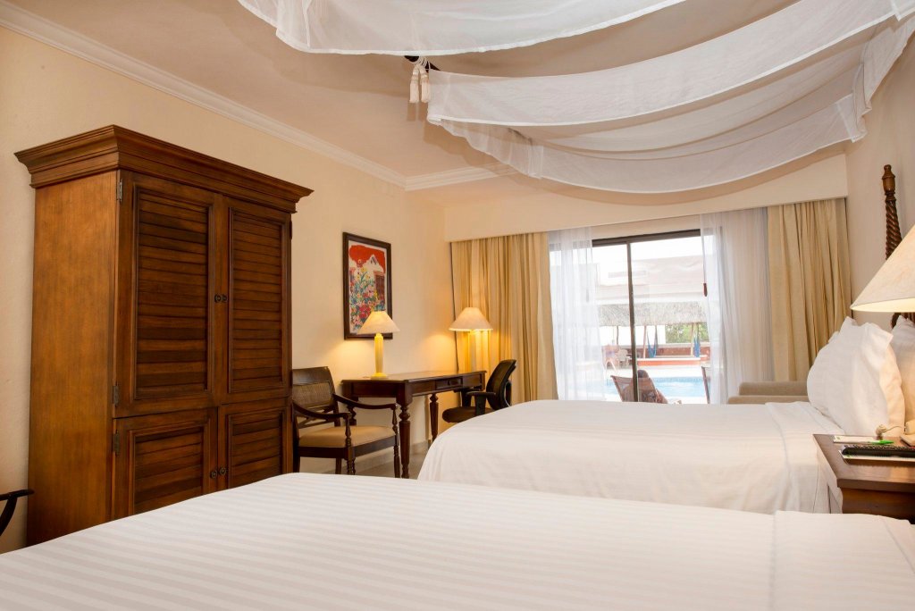 Двухместный номер Premium Holiday Inn Merida, an IHG Hotel