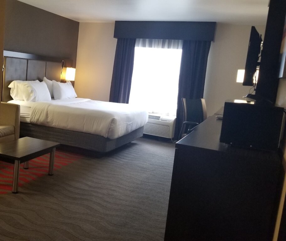 Люкс c 1 комнатой Holiday Inn Express Hotel & Suites Columbus Southeast Groveport, an IHG Hotel