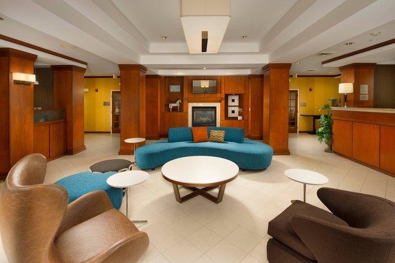 Кровать в общем номере Fairfield Inn & Suites by Marriott Marshall