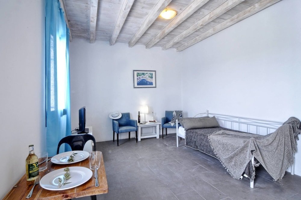 Bett im Wohnheim 2 Schlafzimmer mit Blick auf den Innenhof Cavo Mykonos Apartments