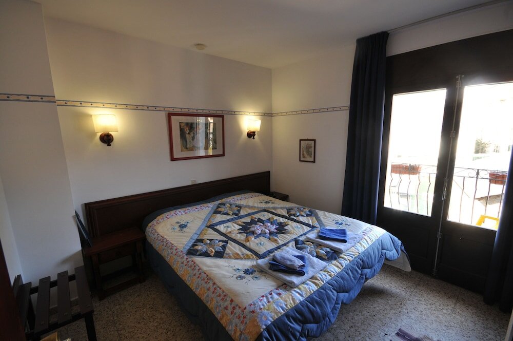 Standard Double room with balcony and with mountain view Residencia Aldosa