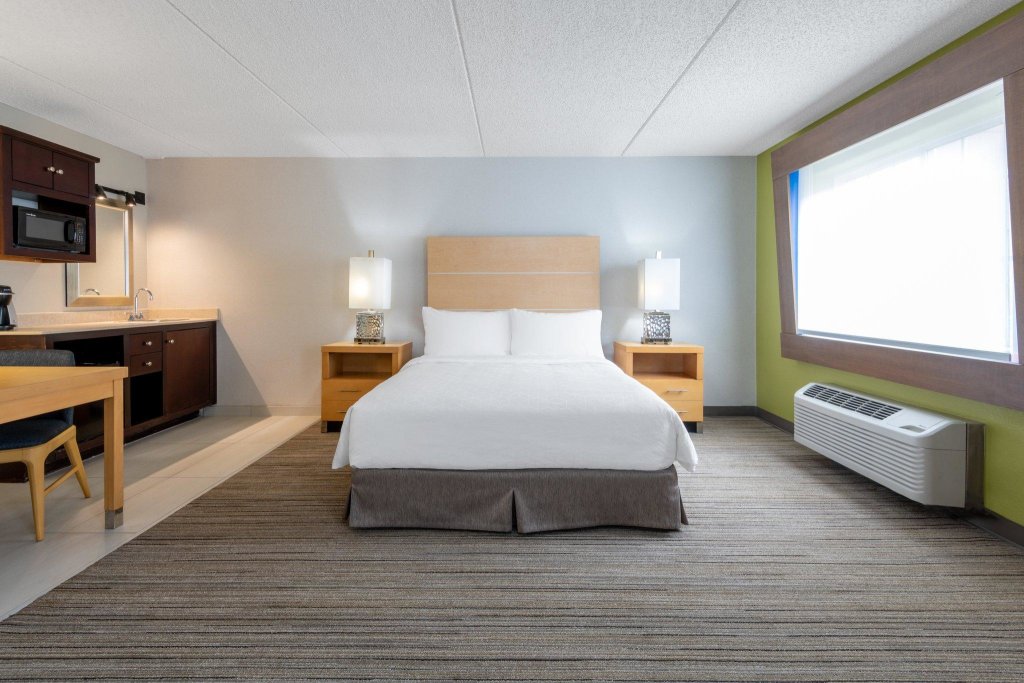 2 Bedrooms Suite Holiday Inn Express & Suites Wheat Ridge-Denver West, an IHG Hotel