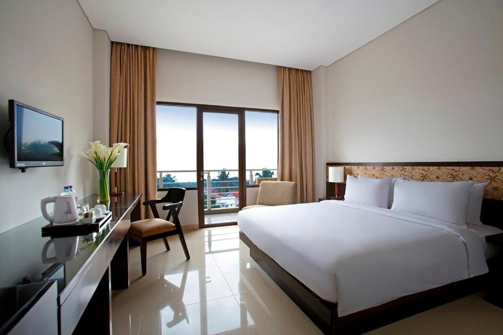 Superior Doppel Zimmer mit Balkon Hotel Surya Yudha Purwokerto