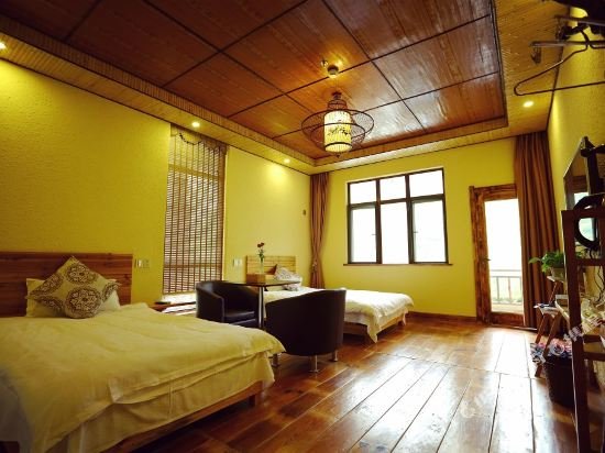 Кровать в общем номере Qixin Hostel