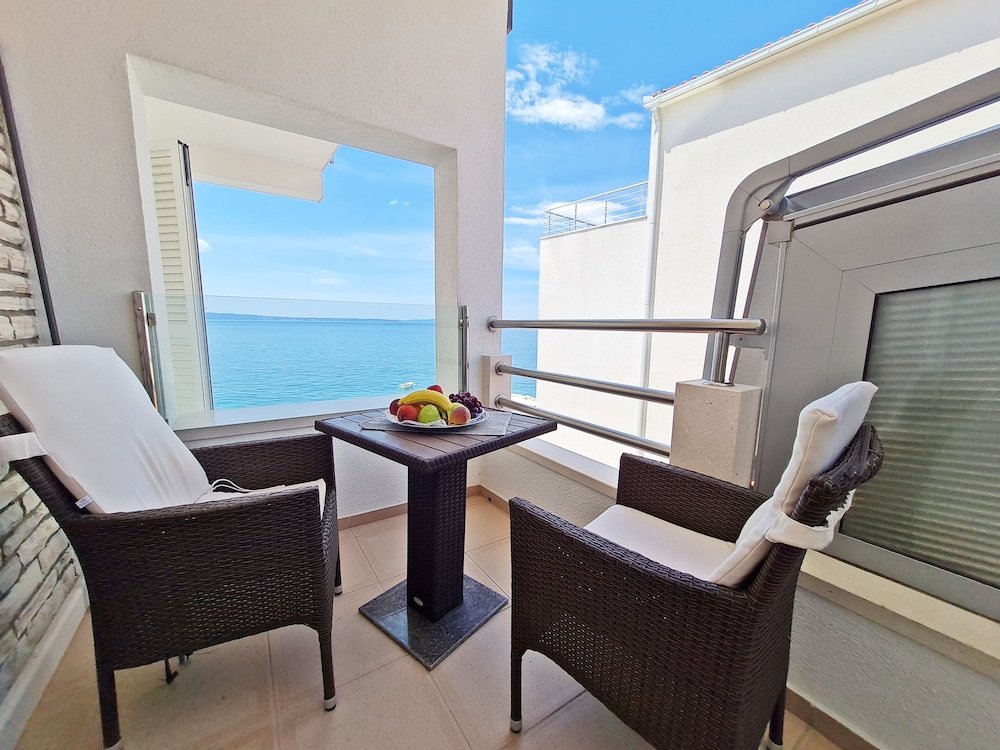 Suite con balcón y con vista parcial al mar Hotel Sunce