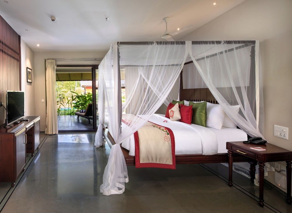 Luxury room Niraamaya Wellness Retreats Backwaters And Beyond