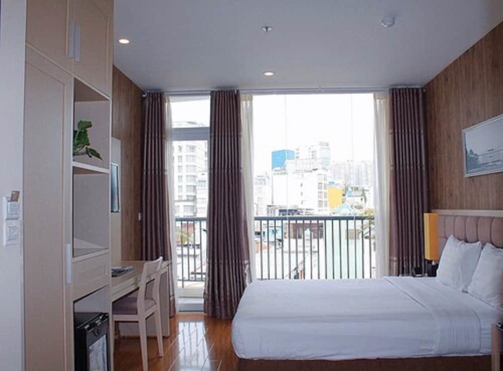 Premium Double room with balcony GK Central Hotel