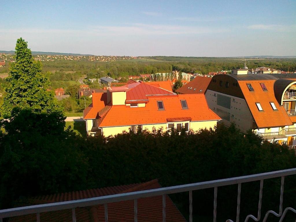 Апартаменты с балконом и с красивым видом из окна Szabó Ház