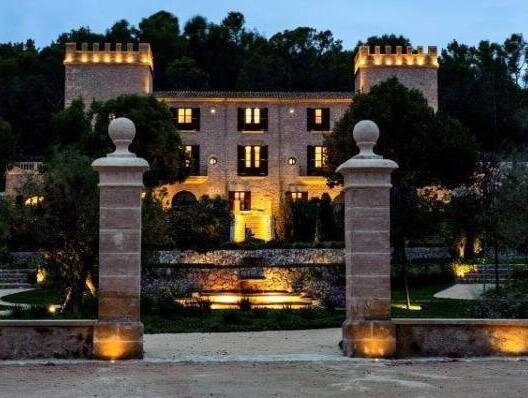 Полулюкс с балконом и с видом на сад Castell Son Claret - The Leading Hotels of the World