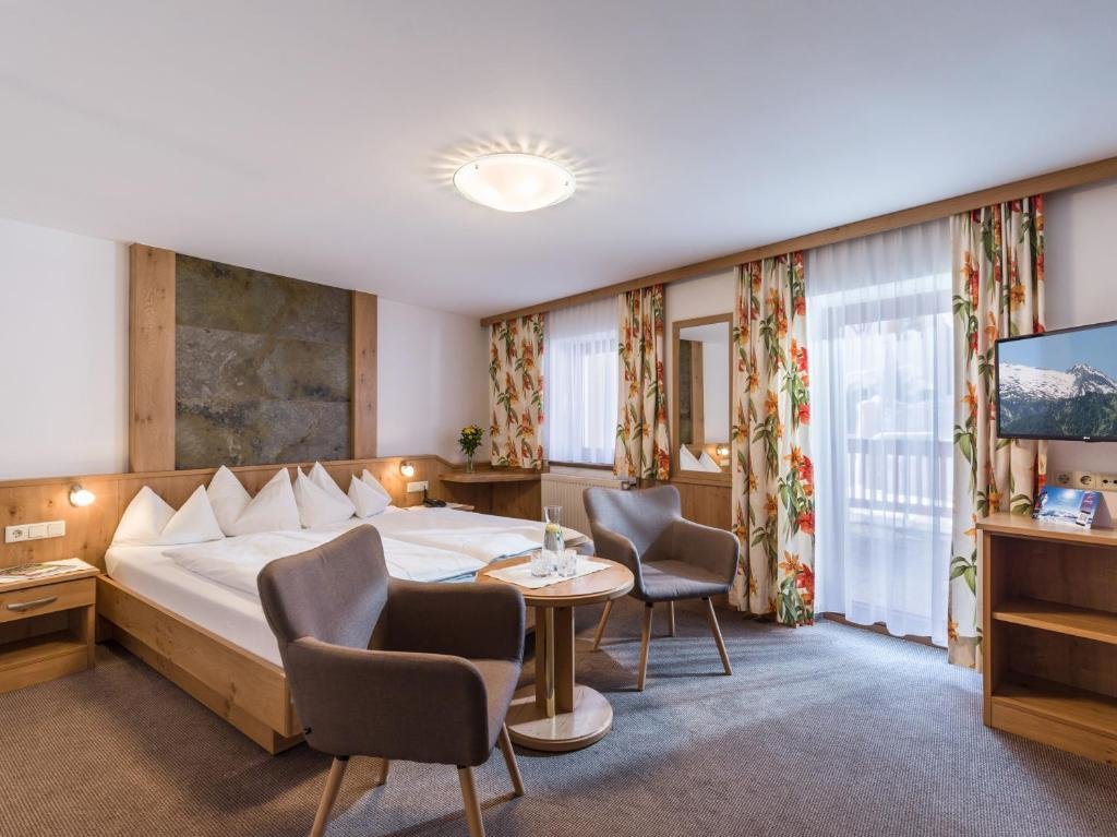Standard Doppel Zimmer mit Balkon Hotel Kössler