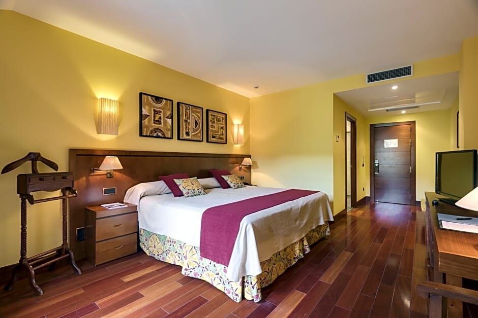 Двухместный номер Superior Hotel & SPA Monasterio de Boltaña