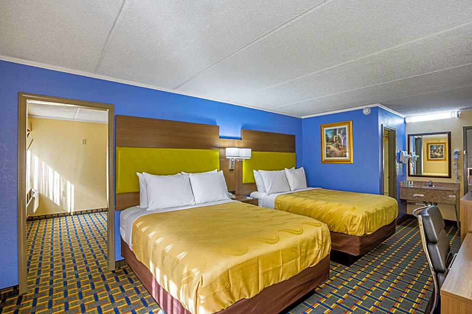 Люкс Quality Inn & Suites near Six Flags East