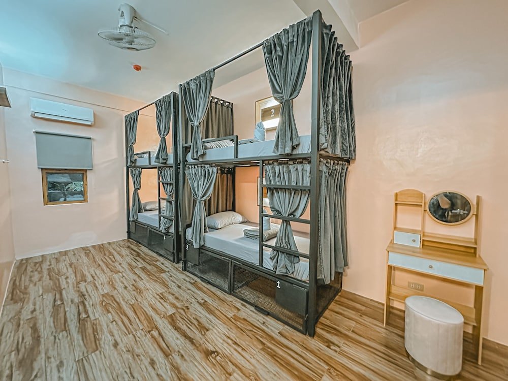 Кровать в общем номере (женский номер) Outpost Hostel