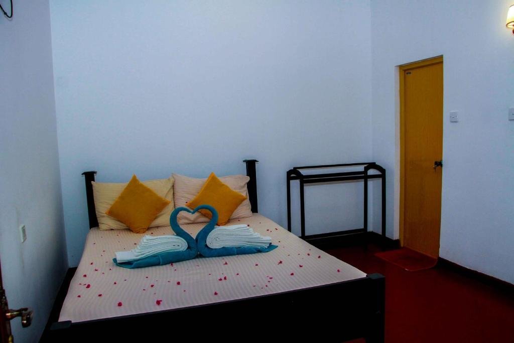 Standard room Thathsara Holiday Inn