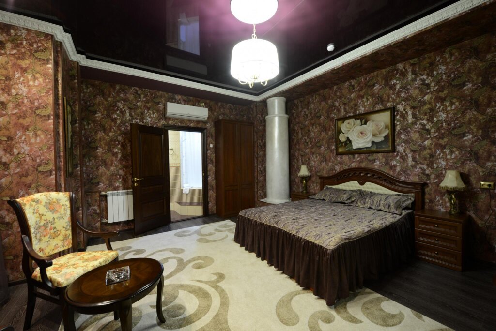 Двухместный люкс с 2 комнатами Отель Амур