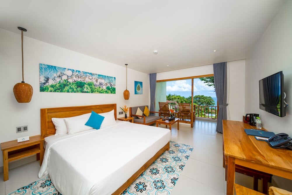 Номер Deluxe с 2 комнатами с балконом и с видом на океан Camia Resort & Spa