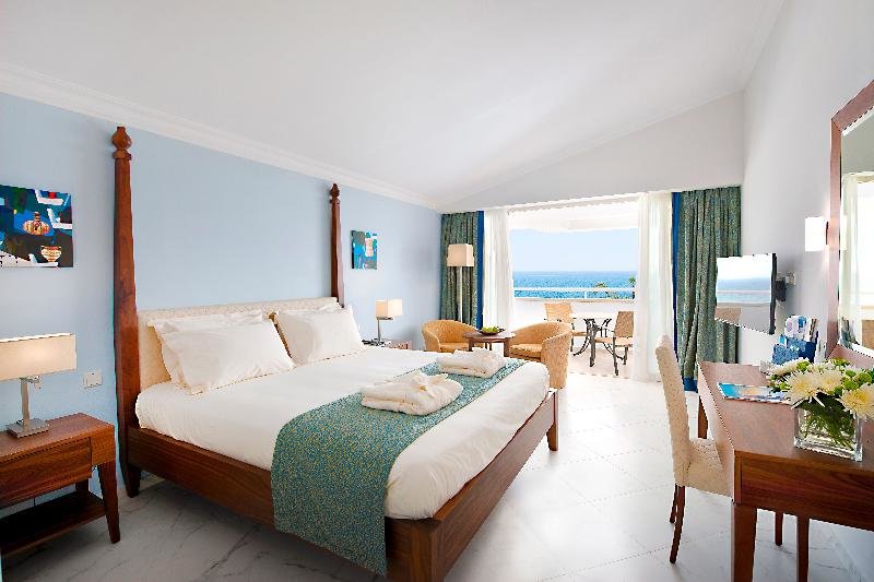 Двухместный номер Superior с балконом и с видом на море Olympic Lagoon Resort Paphos