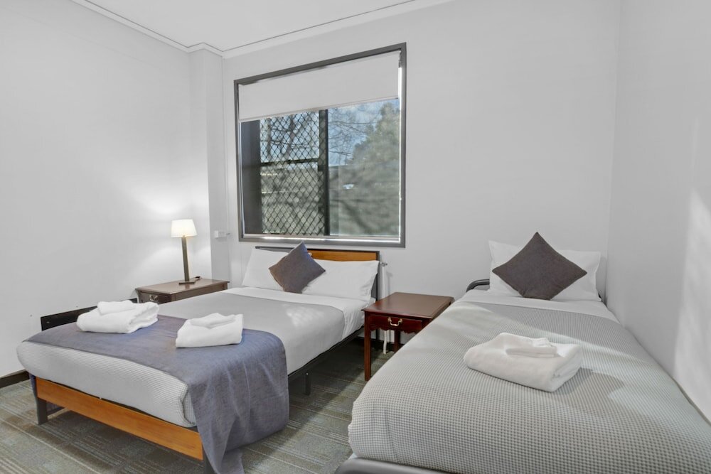 Апартаменты Standard с 4 комнатами Canberra Accommodation Centre