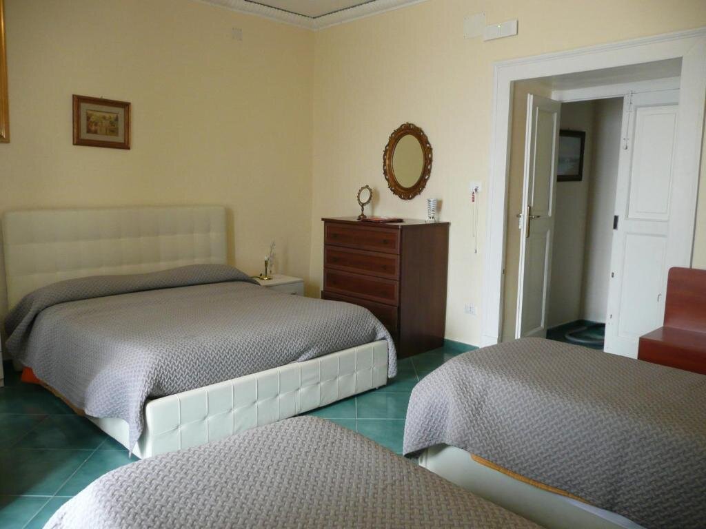 Standard Quadruple room with sea view I Papiri