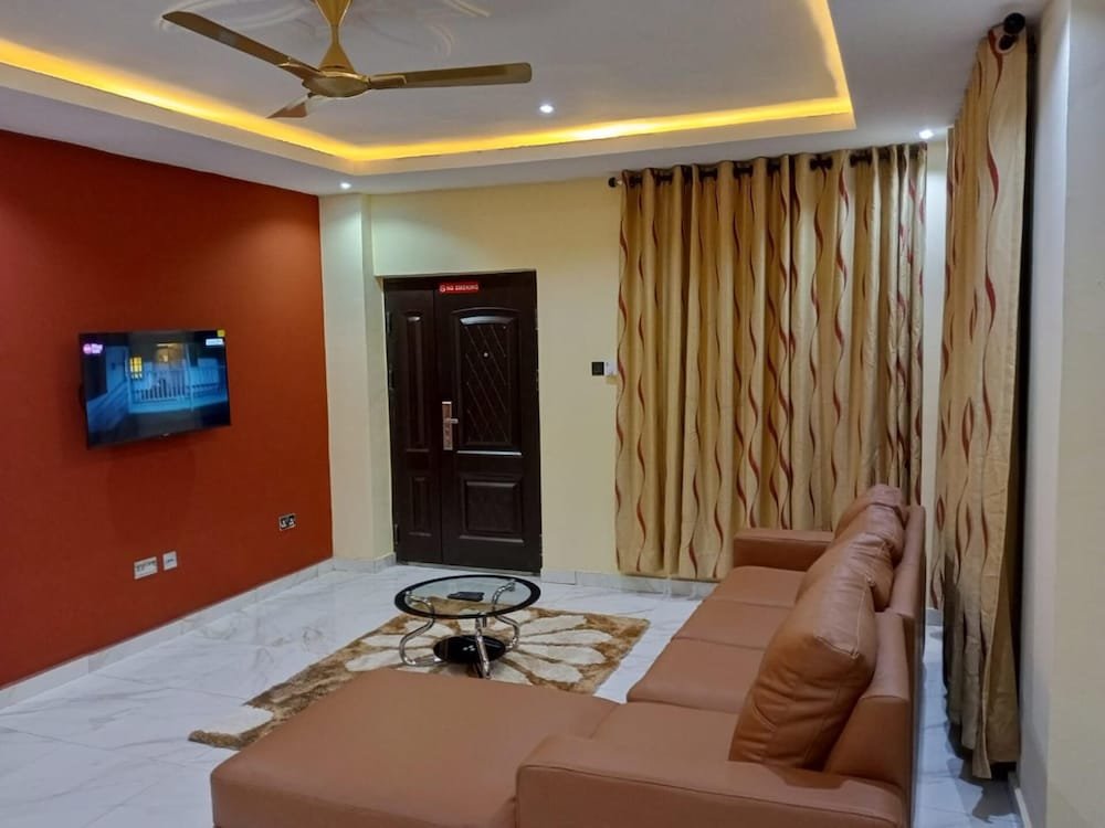 Apartamento Executive 3-bed Furnished Apartment in Kwashieman
