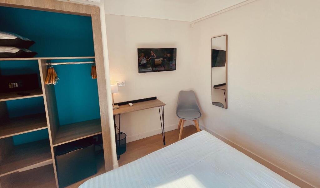 Standard Doppel Zimmer mit Blick auf den Innenhof Hotel Courbet