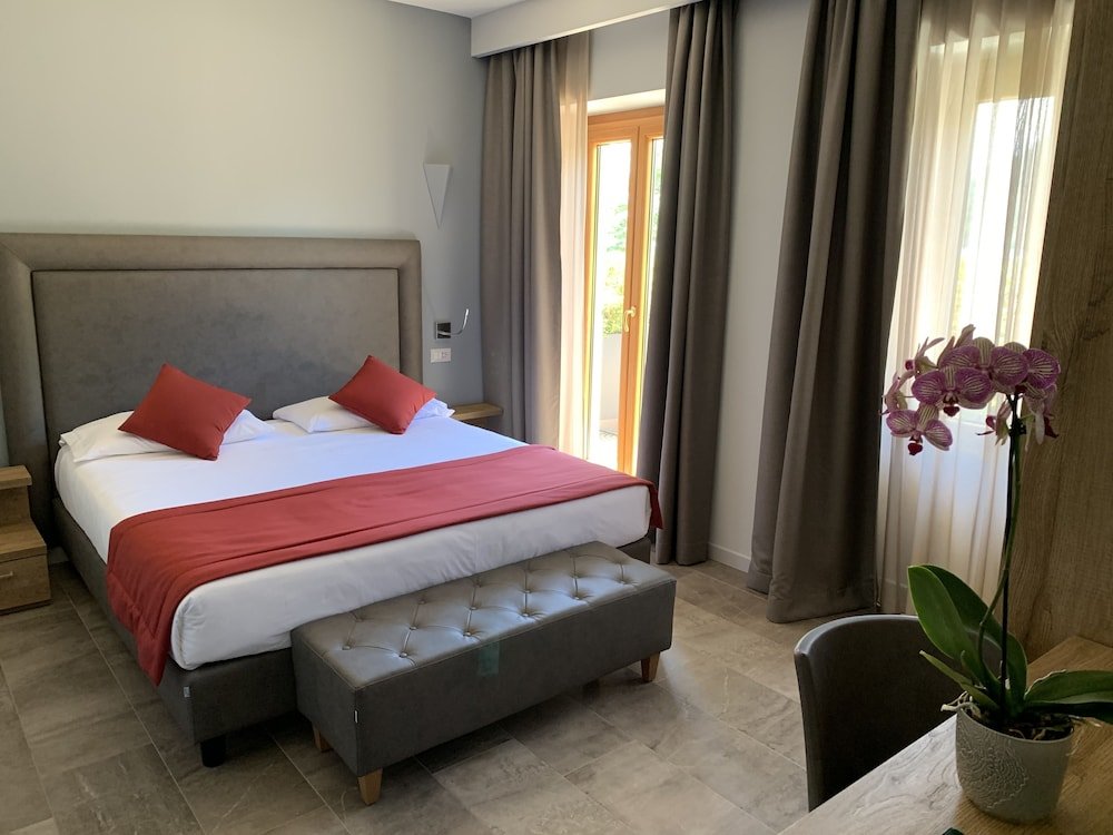 Standard Double room with balcony and with lake view Hotel Ristorante La Quartina