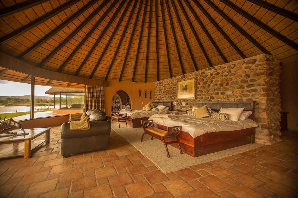 Вилла Mount Etjo Safari Lodge