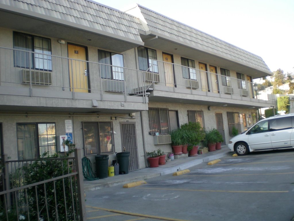 Standard room Crown Lodge Motel