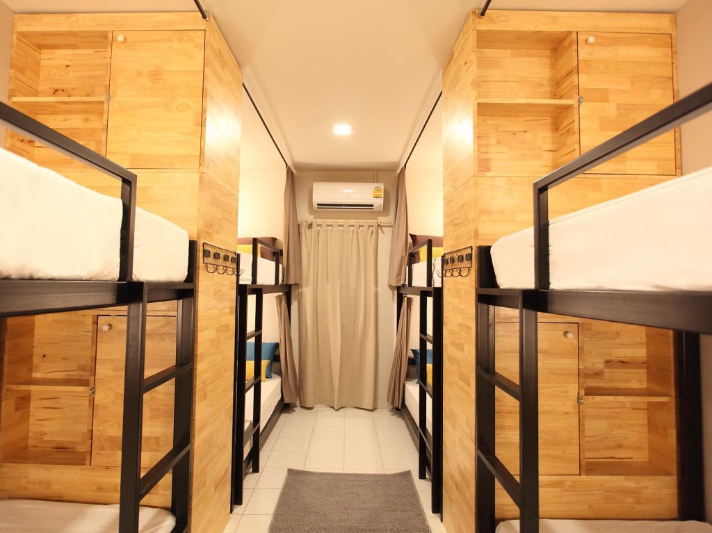 Кровать в общем номере Lupta Hostel Patong Hideaway