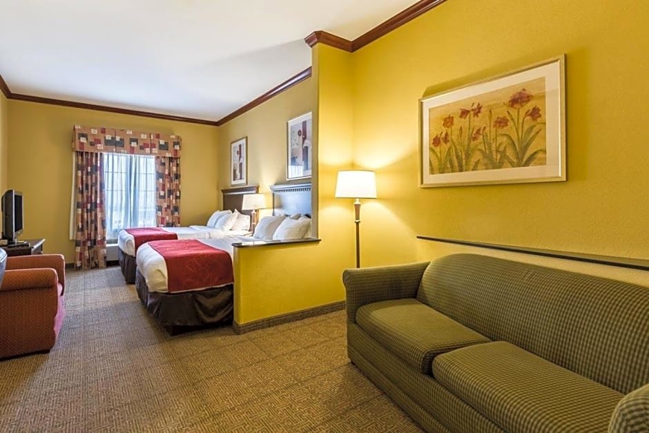 Standard Quadruple room Comfort Suites