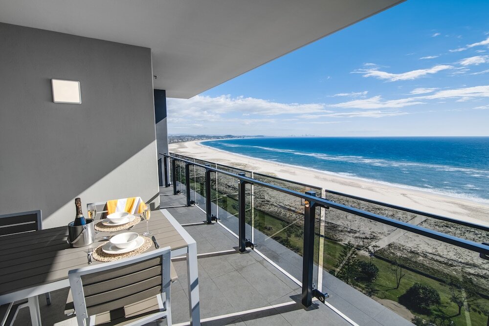 Апартаменты с 2 комнатами с красивым видом из окна Iconic Kirra Beach Resort