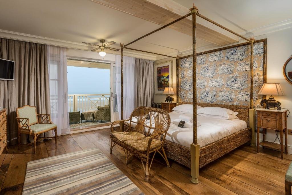 Двухместный номер Standard с балконом Tolcarne Beach Colonial Restaurant and Rooms