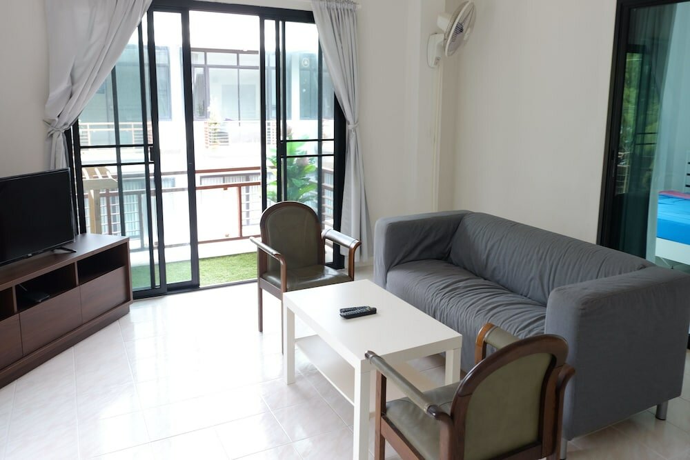 Семейные апартаменты с 2 комнатами с балконом Rayong Seaview Apartment